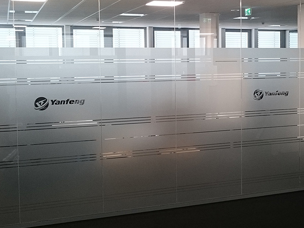 Montage vor Ort - Horn Individualdruck